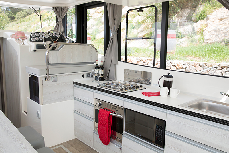 Le Boat Horizon 3 Kitchen