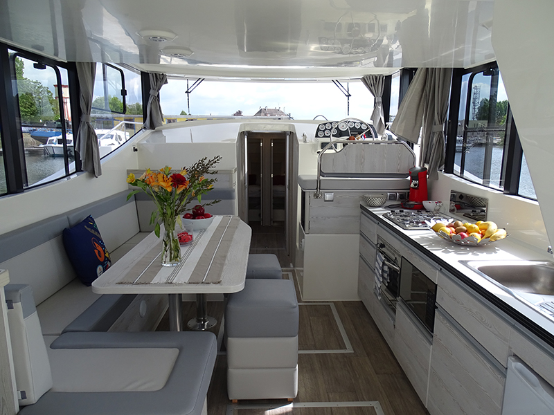 Le Boat Horizon 4 Saloon