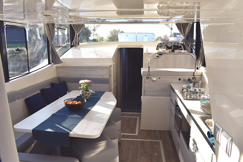 Le Boat Horizon 5 Saloon